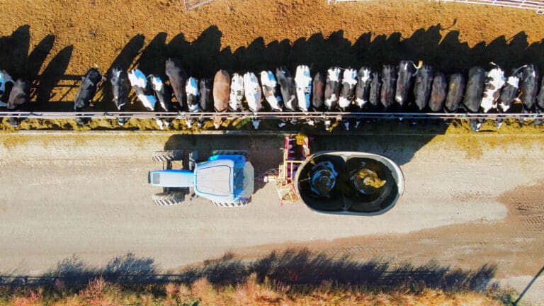 Cogmatic's large roller chain sprockets in guarantee your twin-screw mixers and paddle blenders keep turning through thick slurries of lime, salt, and nutrient powders, while augers start and stop hundreds of times a day.