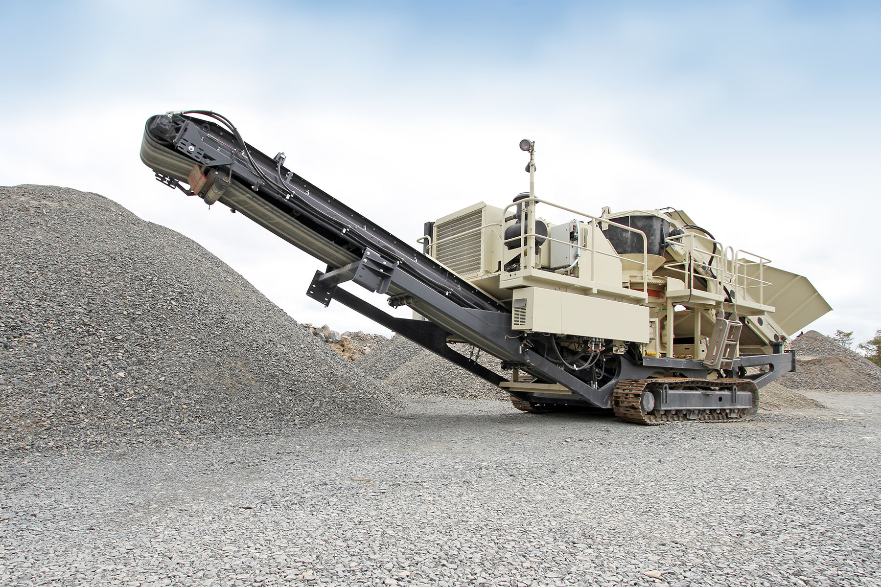 Cogmatic produces large-diameter gears with mating pinions built for crushers and massive sprockets for feeders.